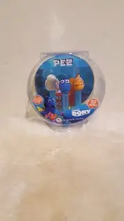 New PEZ dispensing Finding Dory Fish Bowl Set