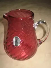 PILGRAM GLASS CRANBERRY SWIRL PATTERN 20 OZ PITCHER 5-1/2" HANDLOWN