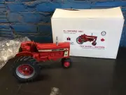 NIB 1/16 SCALE MODELS ERTL IH MCCORMICK FARMALL 806 #6 ONTARIO 1991 SHOW TRACTOR