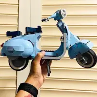 在飛比找蝦皮購物優惠-拼裝玩具樂高模型 Vespa 藍色摩托車 125 MOC 1