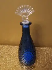 NEW - Ocean Themed Pebbled Glass Bottle with Clear Shell Stopper (Blue)