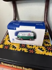 Department 56 Snow Village Krispy Kreme Doughnut Deliveries 55165 2002 (E20)