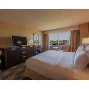 DoubleTree by Hilton Bay City - Riverfront