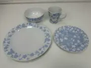 32 piece 'Blue Floral' dinner service tea set by 'The Tabletop Company'