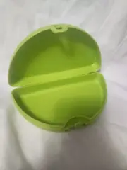 Tupperware Folded Lunch Keeper Half Circle Sandwich Snacks Empanadas Green