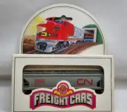Bachmann model train car CN center flow hopper.with metal wheels Ho