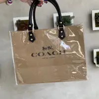 在飛比找蝦皮購物優惠-😻［獨家］現貨 全新 正品 coach 駝色 紙袋 黑色提把