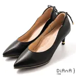 DIANA 5.5 CM 質感牛皮金屬環踝繫帶尖頭跟鞋 –漫步雲端焦糖美人-黑