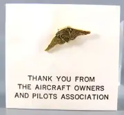 AIRCRAFT OWNERS & PILOTS ASSOCIATION Gold Tone Tie Tack Lapel Hat Pin AOPA WINGS
