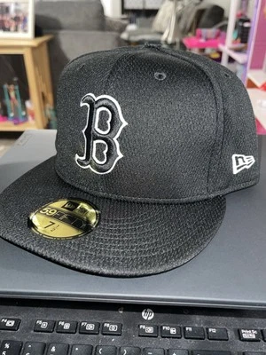 Boston Red Sox New Era 2025 MLB Clubhouse 59FIFTY Fitted Hat Cap 7 1/2