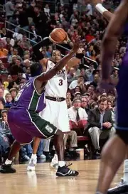 Philadelphia 76ers Allen Iverson vs Milwaukee Bucks Tim Thomas Phi- Old Photo 2