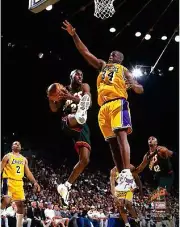 Gary Payton Supersonics UnSigned Hardwood Classic Lay vs Shaquille O'Neal Photo