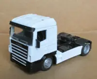 在飛比找Yahoo!奇摩拍賣優惠-SCANIA 124L 400白色二軸拖車頭 1/43模型-