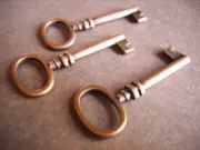 3 Skeleton Key Pendants Antiqued Copper Keys Steampunk Barrel Keys 41mm