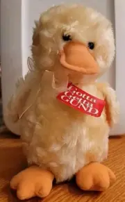 VINTAGE Gund Chloe Plush Duck Fluffy Yellow NOS 9” 3686 Spring Stuffed Toy NWT