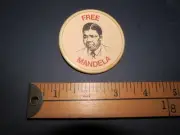 * RARE 1983 NELSON MANDELA FREE FREEDOM PINBACK BUTTON BADGE ANTI-APARTHEID *