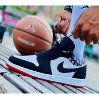 在飛比找蝦皮購物優惠-《Value》Nike Jordan 1 喬丹 黑白 紅底 