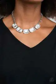 Paparazzi DEEP FREEZE DIVA white necklace