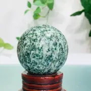 239g Natural Green Lushan Jade Quartz Sphere Crystal Ball Healing Decoration