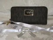 Michael Kors. "Brown"Jet Set Item Tech Continental Wallet. New.