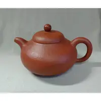 在飛比找蝦皮購物優惠-茶具系列-23.紫砂壺，底款:周桂珍，8.5/16.6公分3