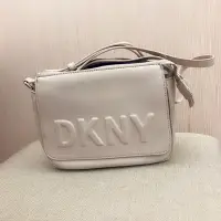 在飛比找蝦皮購物優惠-DKNY  真皮斜背包