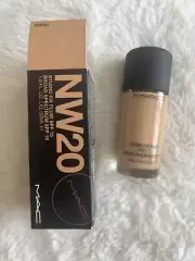 MAC Studio Fix Fluid Foundation NW20 ~ SPF 15 ~ 1 fl oz ~ Matte + Oil Control