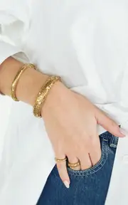 [Amrapali] Jali 18K Yellow Gold Diamond Bangle