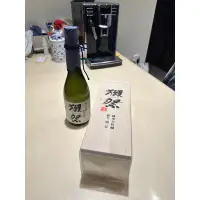 在飛比找蝦皮購物優惠-獺祭 二割三分 日本🇯🇵限定 木盒+塑膠外殼+空酒瓶（含瓶口