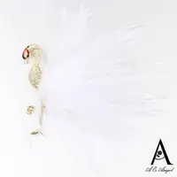 在飛比找momo購物網優惠-【ANGEL】站立火鶴鳥羽毛水鑽絲巾扣胸針別針兩用款(3色可