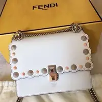 在飛比找旋轉拍賣優惠-FENDI Kan I系列 白色甜美小包