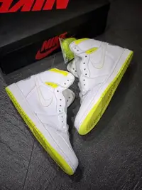 在飛比找Yahoo!奇摩拍賣優惠-Nike Air Jordan 1 First Class 