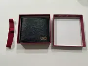 NEW SALVATORE FERRAGAMO MEN'S HAMMERED CALF LEATHER GANCINI LOGO BIFOLD WALLET