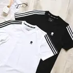 ABOUT。ADIDAS 愛迪達 男版 手袖三線款 短TEE 現貨 短袖上衣 短袖T恤