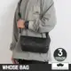 【WHOSE BAG】時尚休閒輕量防潑水斜背包 斜背包 男包 女包 NO.WBOM005