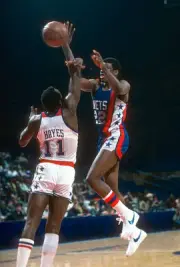 Bernard King New Jersey Nets passes the ball over the top of Elvin- Old Photo