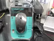 Logitech SIgnature M550 Wireless Bluetooth Mouse (EZ1006741)