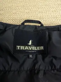 在飛比找Yahoo!奇摩拍賣優惠-Traveler 旅行者黑色羽絨背心 保暖羽毛背心