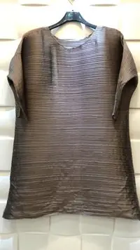 在飛比找Yahoo!奇摩拍賣優惠-三宅一生 系列 流行時尚精品衣 壓摺衣 皺摺衣 折疊衣 摺衣