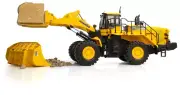Universal Hobbies UH8153 Komatsu WA600-8 Four Wheel Loader Stone Handler 1:50