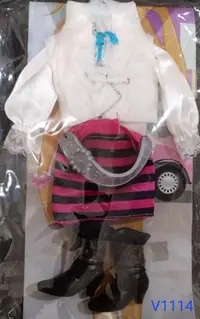 在飛比找Yahoo!奇摩拍賣優惠-芭比娃娃時裝~芭比服飾配件套裝組150元區