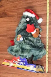 2003 Snow Wonder Animated Oh Christmas Tree Sings Dances Jokes Rock a Long Time
