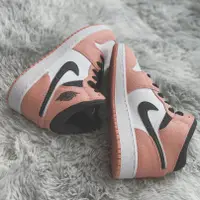 在飛比找蝦皮購物優惠-Air Jordan 1 Mid Pink Quartz 櫻