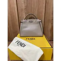 在飛比找蝦皮購物優惠-FENDI 芬迪 肩背包 Peekaboo mercari 