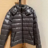 在飛比找蝦皮購物優惠-Moncler 盟可睞 羽絨服 灰色 深色 mercari 