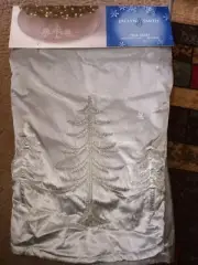 Jaclyn Smith Christmas Tree Skirt 48 inch. Trees