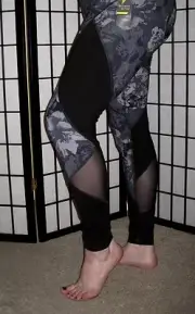 NWT OLD NAVY LARGE GRAY FLORAL SHEER MESH GO DRY COMPRESSION TIGHT YOGA LEGGINGS