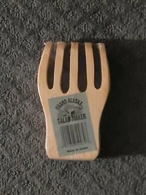 GRAND ALASKA SALAD MAKER WOOD SALAD HANDS ( NEW )