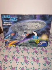 Vintage STAR TREK The Next Generation STARSHIP ENTERPRISE Playmates 1992