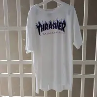 在飛比找蝦皮購物優惠-THRASHER MAGAZINE 紫藍火焰 logo 白色